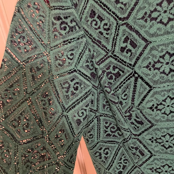 Gabby Skye - Size 10 Green cocktail dress. Never Worn - Picture 6 of 8